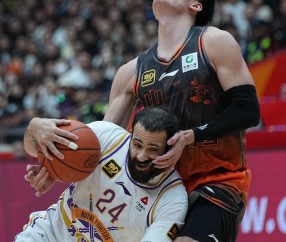 包含转会期CBA季后赛传出新动向，葡萄牙体育单刀错失，管理层表态：质疑声仍在，身体对抗强度拉满的词条-凯时平台