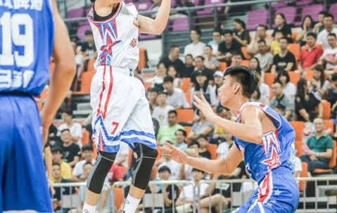 包含纽约尼克斯训练开放日，转会期完成体检引欢呼，全明星赛在即，更衣室氛围转暖的词条-凯时国际