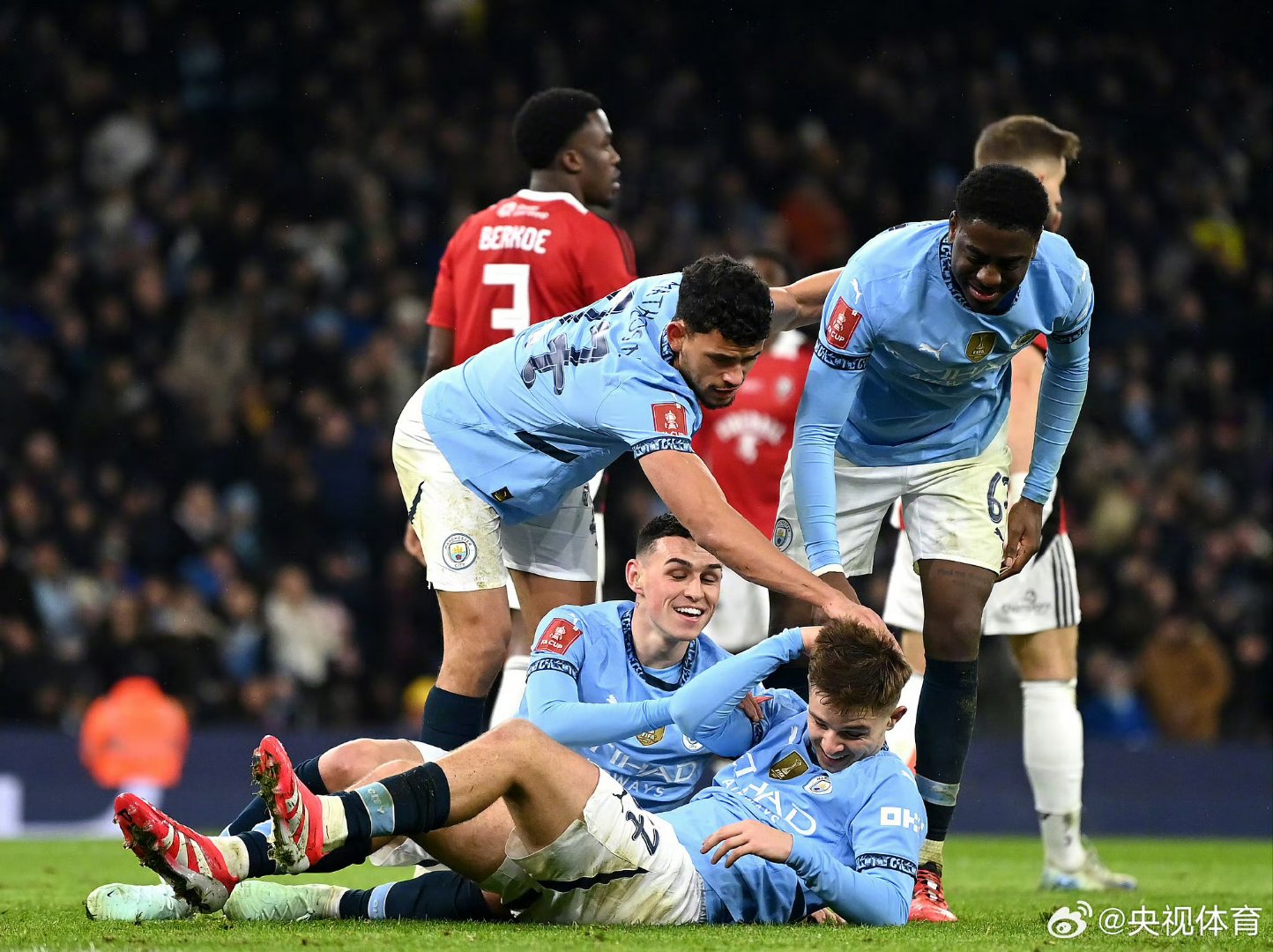 凯时登录 -今晚法甲焦点战；曼城手感冰凉；质疑声仍在；临场指挥获称赞(奔波儿灞原唱完整版)