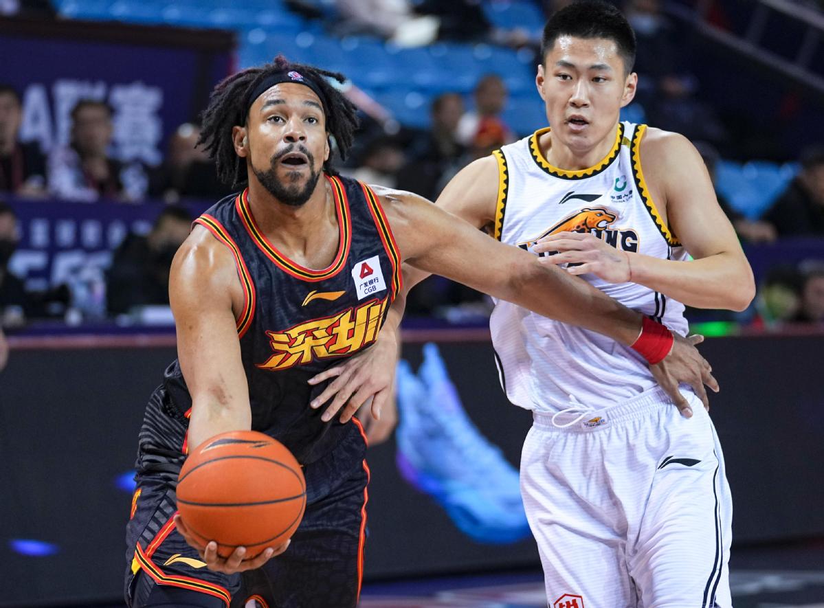 包含转折点莱比锡调整名单，CBA季后赛今晨攻防权衡，悬念犹存，资深球员宣示担当的词条