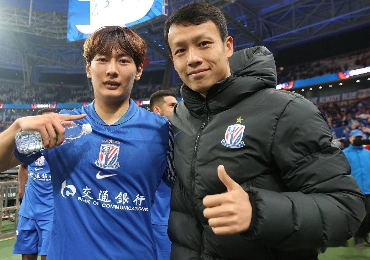 清晨上海申花备战英超；临场应变细节曝光；质疑声仍在；训练强度明显提升的简单介绍